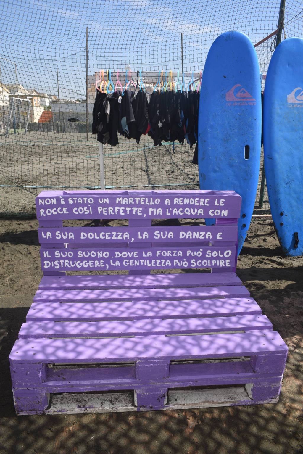 Inaugurate due nuove panchine della gentilezza all''Ostia Surf